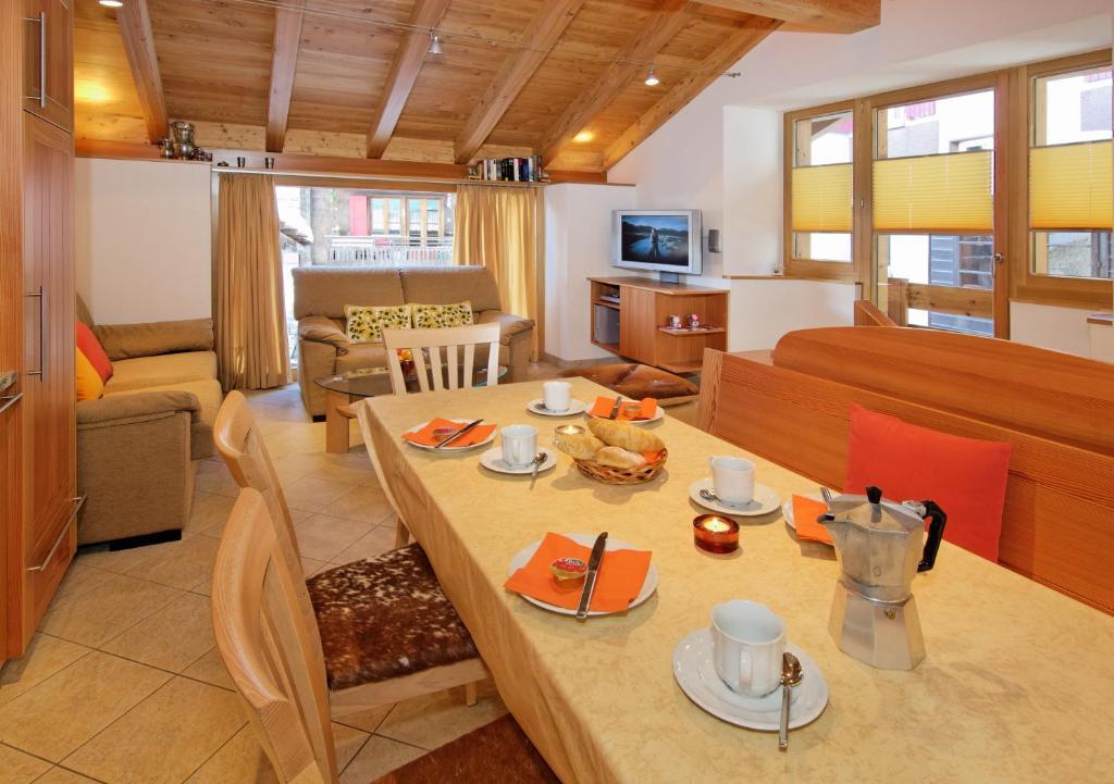 Ferienwohnung Chalet Puezji Zermatt Room photo
